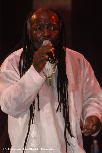 Freddy McGregor @ The Aqueduct on Rose Hall - Friday, January 26, 2007 - 10th Anniversary - Air Jamaica Jazz & Blues Festival 2007 - The Art of Music - Tuesday, January 23 - Saturday, January 27, 2007, The Aqueduct on Rose Hall, Montego Bay, Jamaica - Negril Travel Guide, Negril Jamaica WI - http://www.negriltravelguide.com - info@negriltravelguide.com...!