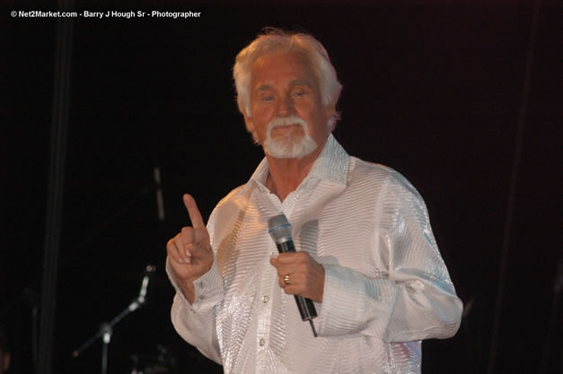 Kenny Rogers @ The Aqueduct on Rose Hall - Friday, January 26, 2007 - 10th Anniversary - Air Jamaica Jazz & Blues Festival 2007 - The Art of Music - Tuesday, January 23 - Saturday, January 27, 2007, The Aqueduct on Rose Hall, Montego Bay, Jamaica - Negril Travel Guide, Negril Jamaica WI - http://www.negriltravelguide.com - info@negriltravelguide.com...!