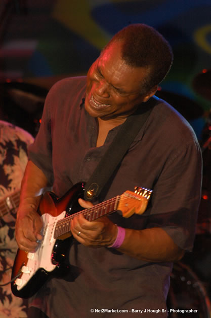 The Robert Cray Band @ The Aqueduct on Rose Hall - Friday, January 26, 2007 - 10th Anniversary - Air Jamaica Jazz & Blues Festival 2007 - The Art of Music - Tuesday, January 23 - Saturday, January 27, 2007, The Aqueduct on Rose Hall, Montego Bay, Jamaica - Negril Travel Guide, Negril Jamaica WI - http://www.negriltravelguide.com - info@negriltravelguide.com...!