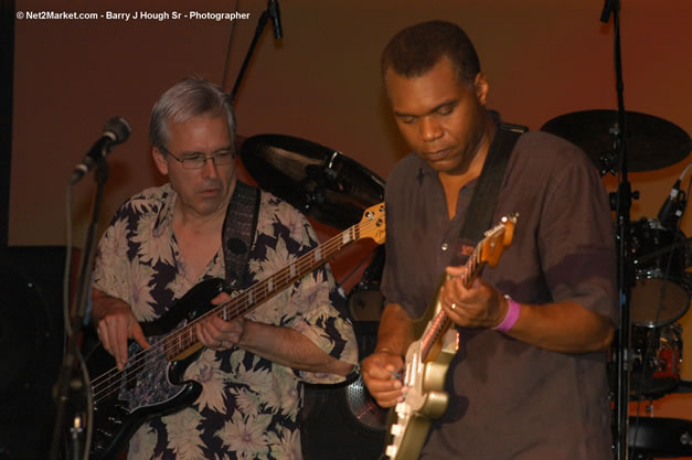 The Robert Cray Band @ The Aqueduct on Rose Hall - Friday, January 26, 2007 - 10th Anniversary - Air Jamaica Jazz & Blues Festival 2007 - The Art of Music - Tuesday, January 23 - Saturday, January 27, 2007, The Aqueduct on Rose Hall, Montego Bay, Jamaica - Negril Travel Guide, Negril Jamaica WI - http://www.negriltravelguide.com - info@negriltravelguide.com...!