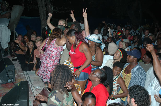 The Messenger, Reggae Super Star - Luciano - Gregory Isaacs - Bobby Dread - Swallow - backed by the Indika Band - Boubon Beach Restaurant, Beach Bar & Oceanfront Accommodations - Negril Travel Guide, Negril Jamaica WI - http://www.negriltravelguide.com - info@negriltravelguide.com...!