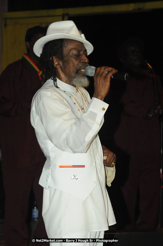 Bunny Wailer & King Yellowman at Bourbon Beach - Monday, February 25, 2008 - Bourbin Beach Restaurant, Bar, Oceanfront Accommodatioins, Live Reggae Music & Disco, Norman Manley Boulevard, Negril, Westmoreland, Jamaica W.I. - Photographs by Net2Market.com - Barry J. Hough Sr, Photographer - Negril Travel Guide, Negril Jamaica WI - http://www.negriltravelguide.com - info@negriltravelguide.com...!