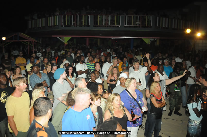 Bunny Wailer & King Yellowman at Bourbon Beach - Monday, February 25, 2008 - Bourbin Beach Restaurant, Bar, Oceanfront Accommodatioins, Live Reggae Music & Disco, Norman Manley Boulevard, Negril, Westmoreland, Jamaica W.I. - Photographs by Net2Market.com - Barry J. Hough Sr, Photographer - Negril Travel Guide, Negril Jamaica WI - http://www.negriltravelguide.com - info@negriltravelguide.com...!