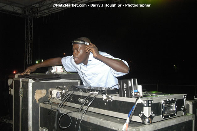 45 Cure's - Cure Fest 2007 - Selector Spin-Off: Sound System Selectors vs. Radio DJ's - Hosted by MC Nuffy, Pier 1, Montego Bay, Jamaica - Saturday, October 13, 2007 - Cure Fest 2007 October 12th-14th, 2007 Presented by Danger Promotions, Iyah Cure Promotions, and Brass Gate Promotions - Alison Young, Publicist - Photographs by Net2Market.com - Barry J. Hough Sr, Photographer - Negril Travel Guide, Negril Jamaica WI - http://www.negriltravelguide.com - info@negriltravelguide.com...!