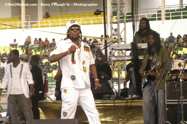 Jah Cure - Cure Fest 2007 - Longing For Concert at Trelawny Multi Purpose Stadium, Trelawny, Jamaica - Sunday, October 14, 2007 - Cure Fest 2007 October 12th-14th, 2007 Presented by Danger Promotions, Iyah Cure Promotions, and Brass Gate Promotions - Alison Young, Publicist - Photographs by Net2Market.com - Barry J. Hough Sr, Photographer - Negril Travel Guide, Negril Jamaica WI - http://www.negriltravelguide.com - info@negriltravelguide.com...!