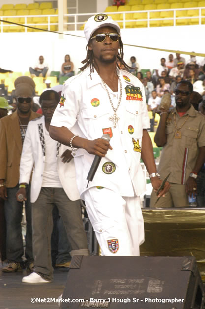 Jah Cure - Cure Fest 2007 - Longing For Concert at Trelawny Multi Purpose Stadium, Trelawny, Jamaica - Sunday, October 14, 2007 - Cure Fest 2007 October 12th-14th, 2007 Presented by Danger Promotions, Iyah Cure Promotions, and Brass Gate Promotions - Alison Young, Publicist - Photographs by Net2Market.com - Barry J. Hough Sr, Photographer - Negril Travel Guide, Negril Jamaica WI - http://www.negriltravelguide.com - info@negriltravelguide.com...!