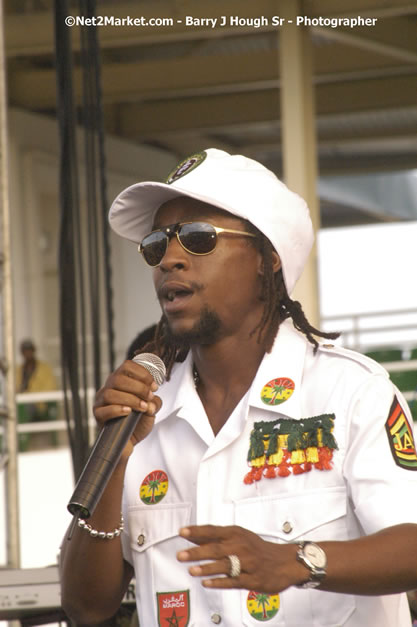 Jah Cure - Cure Fest 2007 - Longing For Concert at Trelawny Multi Purpose Stadium, Trelawny, Jamaica - Sunday, October 14, 2007 - Cure Fest 2007 October 12th-14th, 2007 Presented by Danger Promotions, Iyah Cure Promotions, and Brass Gate Promotions - Alison Young, Publicist - Photographs by Net2Market.com - Barry J. Hough Sr, Photographer - Negril Travel Guide, Negril Jamaica WI - http://www.negriltravelguide.com - info@negriltravelguide.com...!