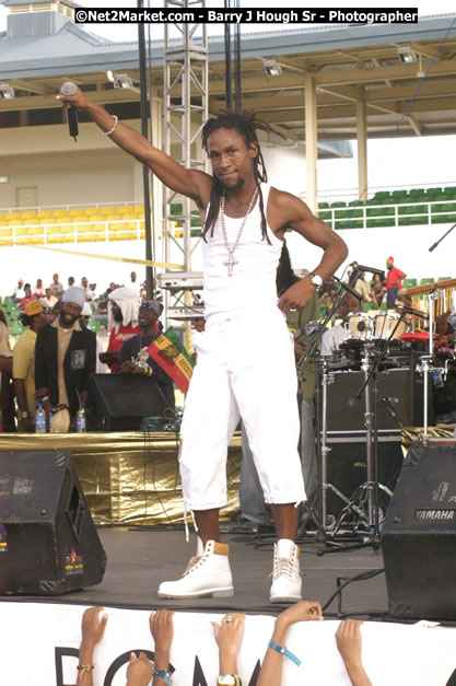 Jah Cure - Cure Fest 2007 - Longing For Concert at Trelawny Multi Purpose Stadium, Trelawny, Jamaica - Sunday, October 14, 2007 - Cure Fest 2007 October 12th-14th, 2007 Presented by Danger Promotions, Iyah Cure Promotions, and Brass Gate Promotions - Alison Young, Publicist - Photographs by Net2Market.com - Barry J. Hough Sr, Photographer - Negril Travel Guide, Negril Jamaica WI - http://www.negriltravelguide.com - info@negriltravelguide.com...!