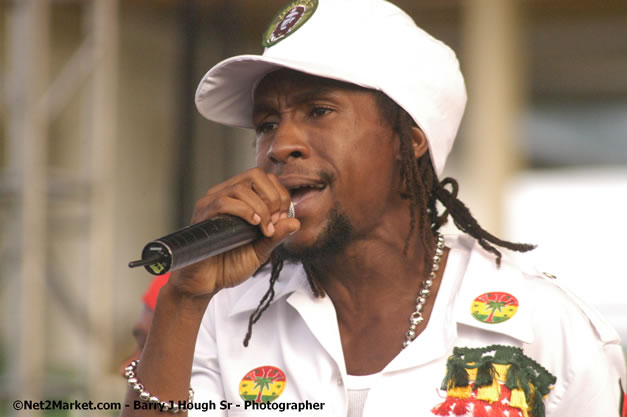 Jah Cure - Cure Fest 2007 - Longing For Concert at Trelawny Multi Purpose Stadium, Trelawny, Jamaica - Sunday, October 14, 2007 - Cure Fest 2007 October 12th-14th, 2007 Presented by Danger Promotions, Iyah Cure Promotions, and Brass Gate Promotions - Alison Young, Publicist - Photographs by Net2Market.com - Barry J. Hough Sr, Photographer - Negril Travel Guide, Negril Jamaica WI - http://www.negriltravelguide.com - info@negriltravelguide.com...!