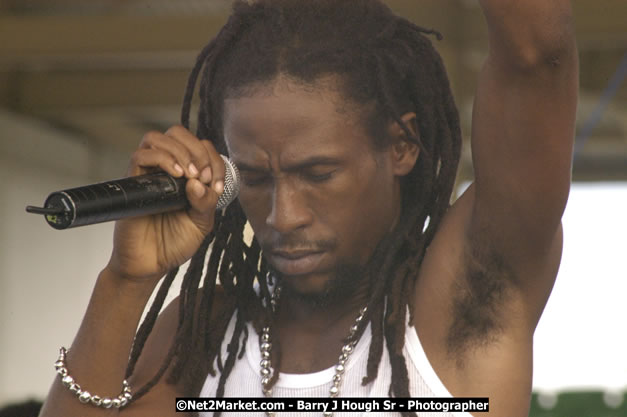 Jah Cure - Cure Fest 2007 - Longing For Concert at Trelawny Multi Purpose Stadium, Trelawny, Jamaica - Sunday, October 14, 2007 - Cure Fest 2007 October 12th-14th, 2007 Presented by Danger Promotions, Iyah Cure Promotions, and Brass Gate Promotions - Alison Young, Publicist - Photographs by Net2Market.com - Barry J. Hough Sr, Photographer - Negril Travel Guide, Negril Jamaica WI - http://www.negriltravelguide.com - info@negriltravelguide.com...!