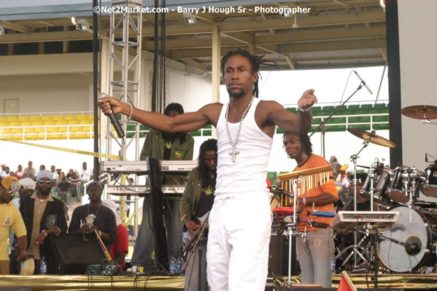 Jah Cure - Cure Fest 2007 - Longing For Concert at Trelawny Multi Purpose Stadium, Trelawny, Jamaica - Sunday, October 14, 2007 - Cure Fest 2007 October 12th-14th, 2007 Presented by Danger Promotions, Iyah Cure Promotions, and Brass Gate Promotions - Alison Young, Publicist - Photographs by Net2Market.com - Barry J. Hough Sr, Photographer - Negril Travel Guide, Negril Jamaica WI - http://www.negriltravelguide.com - info@negriltravelguide.com...!