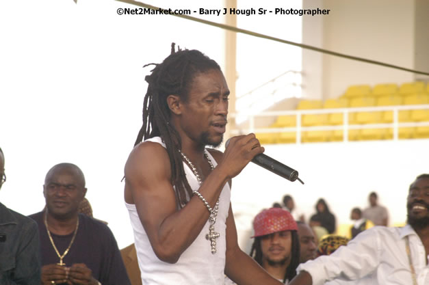 Jah Cure - Cure Fest 2007 - Longing For Concert at Trelawny Multi Purpose Stadium, Trelawny, Jamaica - Sunday, October 14, 2007 - Cure Fest 2007 October 12th-14th, 2007 Presented by Danger Promotions, Iyah Cure Promotions, and Brass Gate Promotions - Alison Young, Publicist - Photographs by Net2Market.com - Barry J. Hough Sr, Photographer - Negril Travel Guide, Negril Jamaica WI - http://www.negriltravelguide.com - info@negriltravelguide.com...!