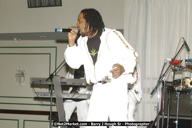 Live Wyya - Reflections - Cure Fest 2007 - All White Birth-Night Party - Hosted by Jah Cure - Starfish Trelawny Hotel - Trelawny, Jamaica - Friday, October 12, 2007 - Cure Fest 2007 October 12th-14th, 2007 Presented by Danger Promotions, Iyah Cure Promotions, and Brass Gate Promotions - Alison Young, Publicist - Photographs by Net2Market.com - Barry J. Hough Sr, Photographer - Negril Travel Guide, Negril Jamaica WI - http://www.negriltravelguide.com - info@negriltravelguide.com...!