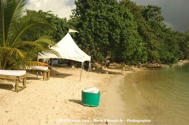 Hybrid Go Ultra - Independence Negril 2K7 - A Barefoot Beach Party @ The Hybrid Beach Cove aka Half Moon Beach Club, Sunday, August 5, 2007, Half Moon Beach, Hanover Parish, Jamaica - Negril Travel Guide.com, Negril Jamaica WI - http://www.negriltravelguide.com - info@negriltravelguide.com...!