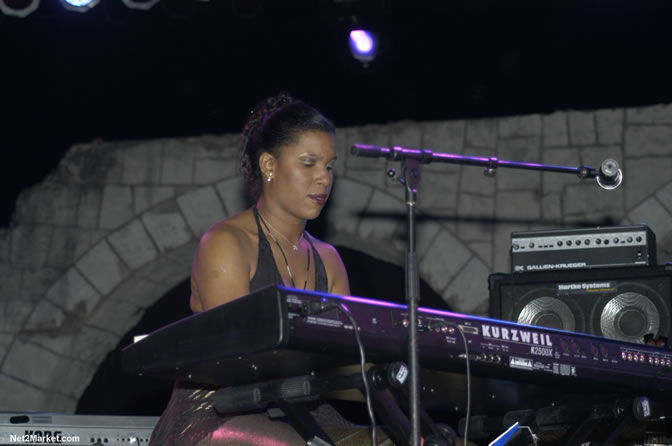 Performances - Air Jamaica Jazz & Blues 2005 - The Art Of Music - Cinnamon Hill Golf Course, Rose Hall, Montego Bay - Negril Travel Guide, Negril Jamaica WI - http://www.negriltravelguide.com - info@negriltravelguide.com...!