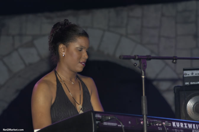 Performances - Air Jamaica Jazz & Blues 2005 - The Art Of Music - Cinnamon Hill Golf Course, Rose Hall, Montego Bay - Negril Travel Guide, Negril Jamaica WI - http://www.negriltravelguide.com - info@negriltravelguide.com...!