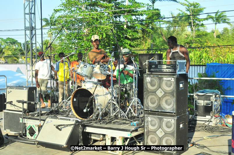 Marley Magic Traffic Jam - Celebrity Football @ Spring Break - Saturday, March 21, 2009 - Also Featuring: Kelley, Capleton, Junior Reid, Spragga Benz, Wayne Marshall, Munga, Romaine Virgo,Embee, Bango Herman, Flava K, Whisky Baggio, Andrew and Wadda Blood, Black Am I, Packa, Venue at Waz Beach, Norman Manley Boulevard, Negril Westmoreland, Jamaica - Saturday, March 21, 2009 - Photographs by Net2Market.com - Barry J. Hough Sr, Photographer/Photojournalist - Negril Travel Guide, Negril Jamaica WI - http://www.negriltravelguide.com - info@negriltravelguide.com...!