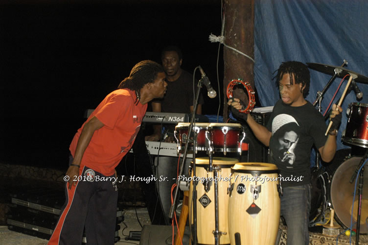 Etana - Live In Concert - One Love Reggae Concert Series 09/10 @ Negril Escape Resort and Spa, December 22, 2009, One Love Drive, West End, Negril, Westmoreland, Jamaica W.I. - Photographs by Net2Market.com - Barry J. Hough Sr, Photographer/Photojournalist - Negril Travel Guide, Negril Jamaica WI - http://www.negriltravelguide.com - info@negriltravelguide.com...!