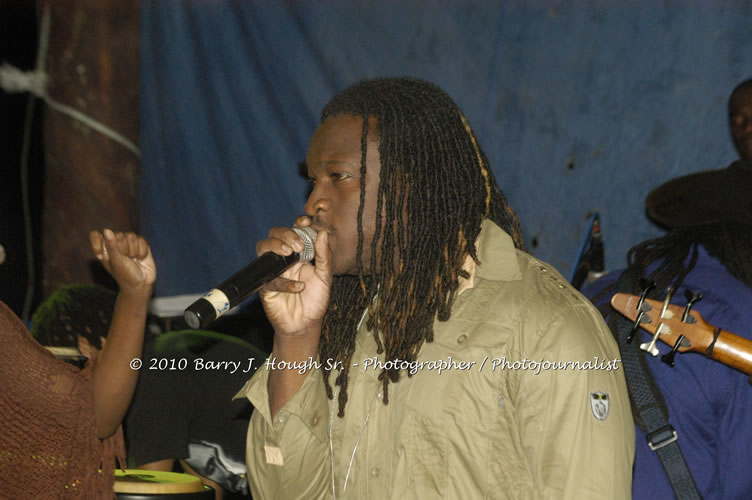 Etana - Live In Concert - One Love Reggae Concert Series 09/10 @ Negril Escape Resort and Spa, December 22, 2009, One Love Drive, West End, Negril, Westmoreland, Jamaica W.I. - Photographs by Net2Market.com - Barry J. Hough Sr, Photographer/Photojournalist - Negril Travel Guide, Negril Jamaica WI - http://www.negriltravelguide.com - info@negriltravelguide.com...!