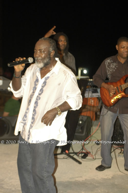 Freddy McGregor - Live In Concert @ Negril Escape Resort and Spa, One Love Drive, West End, Negril, Westmoreland, Jamaica W.I. - Photographs by Net2Market.com - Barry J. Hough Sr, Photographer/Photojournalist - Negril Travel Guide, Negril Jamaica WI - http://www.negriltravelguide.com - info@negriltravelguide.com...!