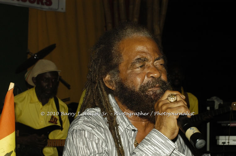 John Holt - Live in Concert - Also featuring Uprising Bank, plus DJ Gemini @ One Love Reggae Concerts Series 09/10 @ Negril Escape Resort & Spa, February 9, 2010, One Love Drive, West End, Negril, Westmoreland, Jamaica W.I. - Photographs by Net2Market.com - Barry J. Hough Sr, Photographer/Photojournalist - The Negril Travel Guide - Negril's and Jamaica's Number One Concert Photography Web Site with over 40,000 Jamaican Concert photographs Published -  Negril Travel Guide, Negril Jamaica WI - http://www.negriltravelguide.com - info@negriltravelguide.com...!