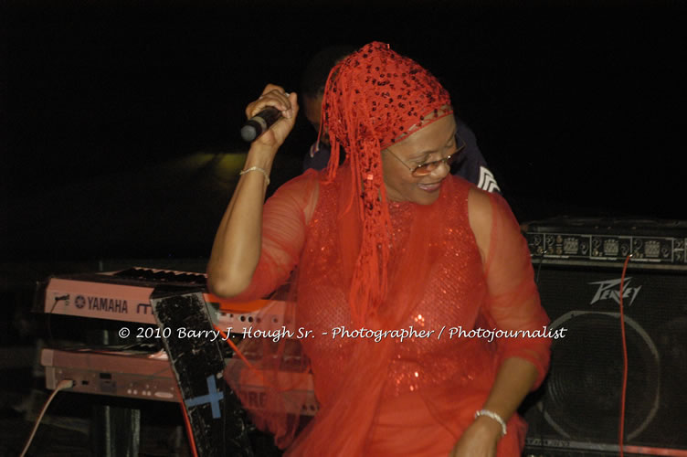 Marcia Griffiths & Edge Michael - Live In Concert - One Love Reggae Concert Series 09/10 @ Negril Escape Resort and Spa, December 29, 2009, One Love Drive, West End, Negril, Westmoreland, Jamaica W.I. - Photographs by Net2Market.com - Barry J. Hough Sr, Photographer/Photojournalist - Negril Travel Guide, Negril Jamaica WI - http://www.negriltravelguide.com - info@negriltravelguide.com...!