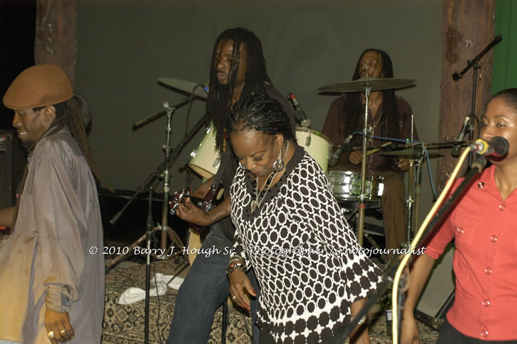 Marcia Griffiths & Edge Michael - Live In Concert - One Love Reggae Concert Series 09/10 @ Negril Escape Resort and Spa, December 29, 2009, One Love Drive, West End, Negril, Westmoreland, Jamaica W.I. - Photographs by Net2Market.com - Barry J. Hough Sr, Photographer/Photojournalist - Negril Travel Guide, Negril Jamaica WI - http://www.negriltravelguide.com - info@negriltravelguide.com...!