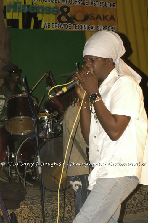 Richie Spice - Live In Concert - One Love Reggae Concert Series 09/10 @ Negril Escape Resort and Spa, January 19, 2010, One Love Drive, West End, Negril, Westmoreland, Jamaica W.I. - Photographs by Net2Market.com - Barry J. Hough Sr, Photographer/Photojournalist - Negril Travel Guide, Negril Jamaica WI - http://www.negriltravelguide.com - info@negriltravelguide.com...!