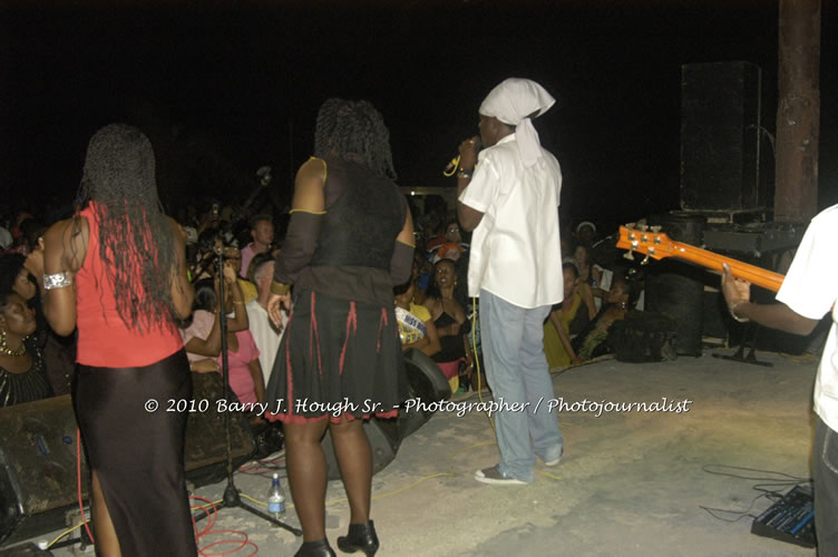 Richie Spice - Live In Concert - One Love Reggae Concert Series 09/10 @ Negril Escape Resort and Spa, January 19, 2010, One Love Drive, West End, Negril, Westmoreland, Jamaica W.I. - Photographs by Net2Market.com - Barry J. Hough Sr, Photographer/Photojournalist - Negril Travel Guide, Negril Jamaica WI - http://www.negriltravelguide.com - info@negriltravelguide.com...!