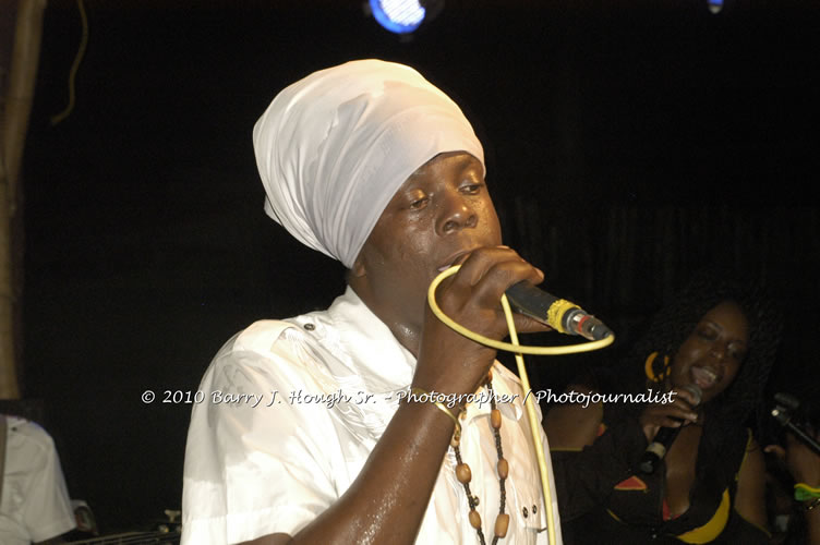 Richie Spice - Live In Concert - One Love Reggae Concert Series 09/10 @ Negril Escape Resort and Spa, January 19, 2010, One Love Drive, West End, Negril, Westmoreland, Jamaica W.I. - Photographs by Net2Market.com - Barry J. Hough Sr, Photographer/Photojournalist - Negril Travel Guide, Negril Jamaica WI - http://www.negriltravelguide.com - info@negriltravelguide.com...!