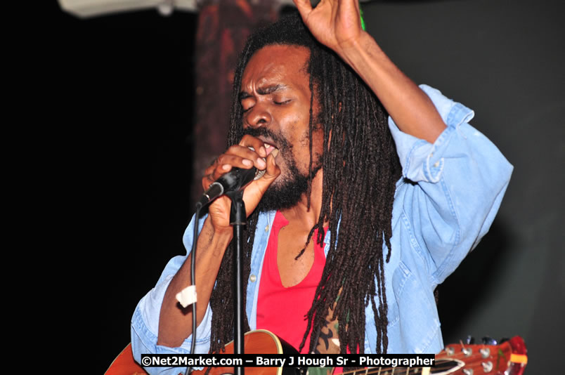 Beenie Man - Live in Concert, plus Hiyah Grade Band @ The Sunset Show @ Negril Escape Resort and Spa, Tuesday, February 3, 2009 - Live Reggae Music at Negril Escape - Tuesday Nights 6:00PM to 10:00 PM - One Love Drive, West End, Negril, Westmoreland, Jamaica W.I. - Photographs by Net2Market.com - Barry J. Hough Sr, Photographer/Photojournalist - The Negril Travel Guide - Negril's and Jamaica's Number One Concert Photography Web Site with over 40,000 Jamaican Concert photographs Published -  Negril Travel Guide, Negril Jamaica WI - http://www.negriltravelguide.com - info@negriltravelguide.com...!