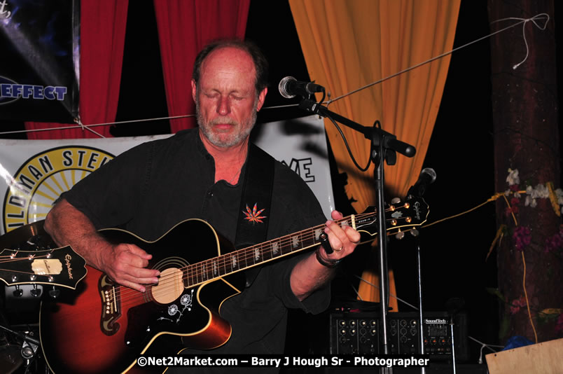 Chinese New Year @ The Sunset Show at Negril Escape - Tuesday, January 27, 2009 - Live Reggae Music at Negril Escape - Tuesday Nights 6:00PM to 10:00 PM - Photographs by Net2Market.com - Barry J. Hough Sr, Photographer/Photojournalist - Negril Travel Guide, Negril Jamaica WI - http://www.negriltravelguide.com - info@negriltravelguide.com...!