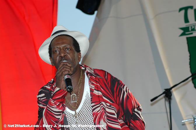 Gregory Isaacs - Tru Juice Rebel Salute 2006 - Reggae's Premiere Roots Festival - Pre-Show Venue Photos -Port Kaiser Sports Club, Saturday, January 14, 2006 - Negril Travel Guide, Negril Jamaica WI - http://www.negriltravelguide.com - info@negriltravelguide.com...!