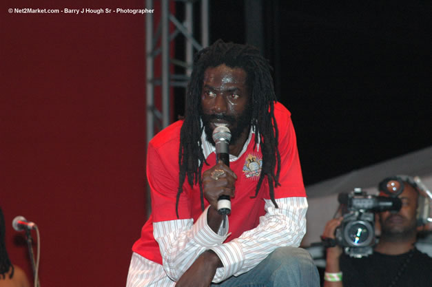 Buju Banton @ Tru-Juice Rebel Salute 2007 - Saturday, January 13, 2007, Port Kaiser Sports Club, St. Elizabeth - Negril Travel Guide, Negril Jamaica WI - http://www.negriltravelguide.com - info@negriltravelguide.com...!