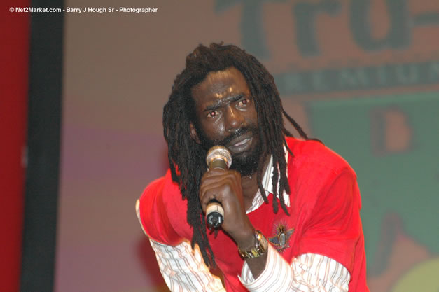 Buju Banton @ Tru-Juice Rebel Salute 2007 - Saturday, January 13, 2007, Port Kaiser Sports Club, St. Elizabeth - Negril Travel Guide, Negril Jamaica WI - http://www.negriltravelguide.com - info@negriltravelguide.com...!