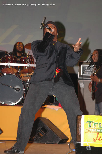 Chuck Fenda @ Tru-Juice Rebel Salute 2007 - Saturday, January 13, 2007, Port Kaiser Sports Club, St. Elizabeth - Negril Travel Guide, Negril Jamaica WI - http://www.negriltravelguide.com - info@negriltravelguide.com...!