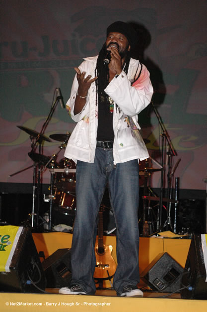 Tony Rebel @ Tru-Juice Rebel Salute 2007 - Saturday, January 13, 2007, Port Kaiser Sports Club, St. Elizabeth - Negril Travel Guide, Negril Jamaica WI - http://www.negriltravelguide.com - info@negriltravelguide.com...!