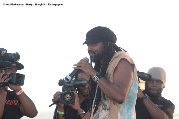 Tony Rebel Closing Tru-Juice Rebel Salute 2007 - Saturday, January 13, 2007, Port Kaiser Sports Club, St. Elizabeth - Negril Travel Guide, Negril Jamaica WI - http://www.negriltravelguide.com - info@negriltravelguide.com...!