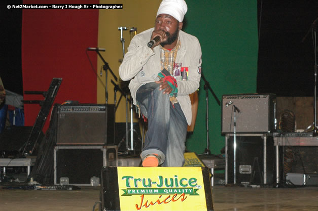 Luton Fyah at Tru-Juice Rebel Salute 2008 - The 15th staging of Tru-Juice Rebel Salute, Saturday, January 12, 2008, Port Kaiser Sports Club, St. Elizabeth, Jamaica W.I. - Photographs by Net2Market.com - Barry J. Hough Sr, Photographer - Negril Travel Guide, Negril Jamaica WI - http://www.negriltravelguide.com - info@negriltravelguide.com...!