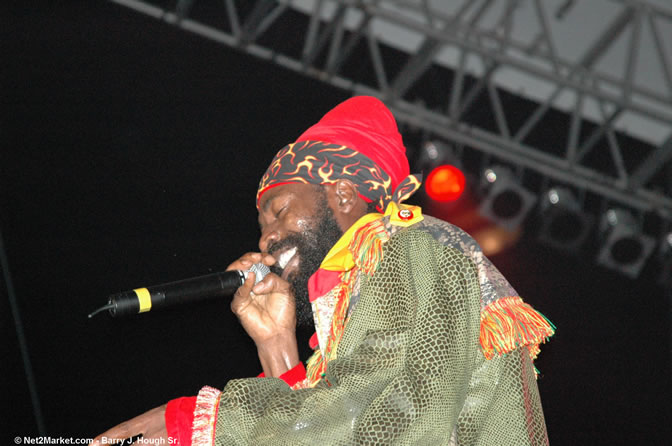 Capleton - Red Stripe Reggae Sumfest 2005 - Dancehall Night - July 21th, 2005 - Negril Travel Guide, Negril Jamaica WI - http://www.negriltravelguide.com - info@negriltravelguide.com...!