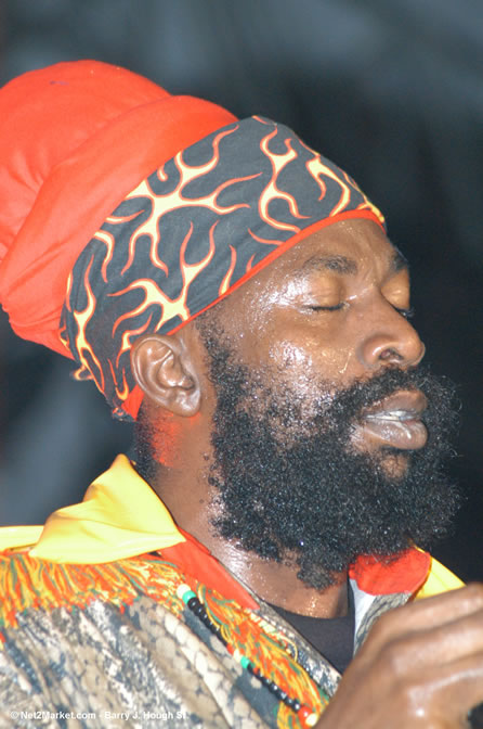 Capleton - Red Stripe Reggae Sumfest 2005 - Dancehall Night - July 21th, 2005 - Negril Travel Guide, Negril Jamaica WI - http://www.negriltravelguide.com - info@negriltravelguide.com...!