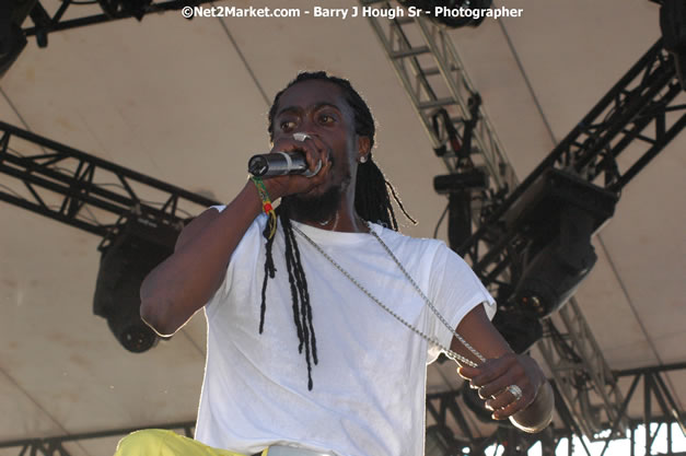 Beenie Man - Explosion - Red Stripe Reggae Sumfest 2007 - Thursday, July 19, 2007 - Red Stripe Reggae Sumfest 2007 at Catherine Hall, Montego Bay, St James, Jamaica W.I. - Negril Travel Guide, Negril Jamaica WI - http://www.negriltravelguide.com - info@negriltravelguide.com...!