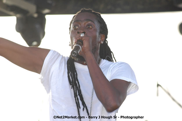 Beenie Man - Explosion - Red Stripe Reggae Sumfest 2007 - Thursday, July 19, 2007 - Red Stripe Reggae Sumfest 2007 at Catherine Hall, Montego Bay, St James, Jamaica W.I. - Negril Travel Guide, Negril Jamaica WI - http://www.negriltravelguide.com - info@negriltravelguide.com...!