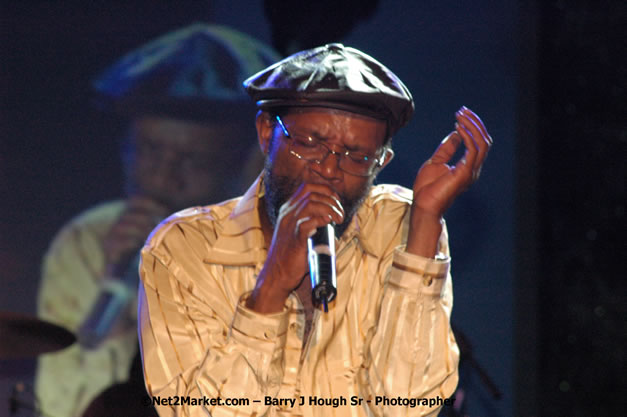 Beres Hammond - Red Stripe Reggae Sumfest 2007 - Zenith - Saturday, July 21, 2007 - Catherine Hall, Montego Bay, St James, Jamaica W.I. - Negril Travel Guide, Negril Jamaica WI - http://www.negriltravelguide.com - info@negriltravelguide.com...!