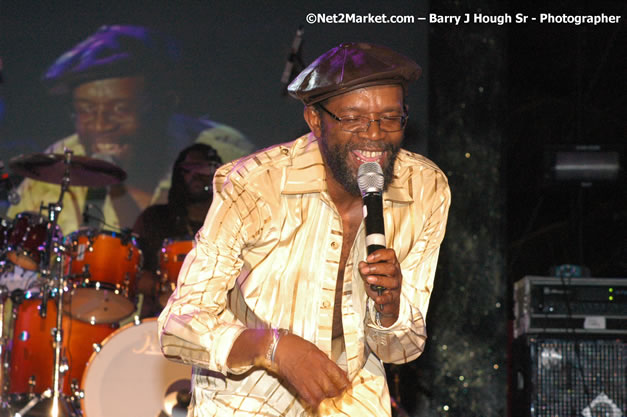 Beres Hammond - Red Stripe Reggae Sumfest 2007 - Zenith - Saturday, July 21, 2007 - Catherine Hall, Montego Bay, St James, Jamaica W.I. - Negril Travel Guide, Negril Jamaica WI - http://www.negriltravelguide.com - info@negriltravelguide.com...!