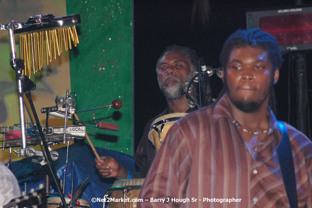 Dwayne Stephenson - Red Stripe Reggae Sumfest 2007 - Zenith - Saturday, July 21, 2007 - Catherine Hall, Montego Bay, St James, Jamaica W.I. - Negril Travel Guide, Negril Jamaica WI - http://www.negriltravelguide.com - info@negriltravelguide.com...!