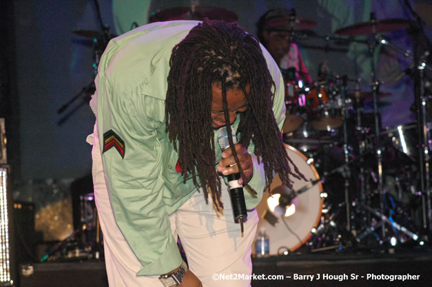 Dwayne Stephenson - Red Stripe Reggae Sumfest 2007 - Zenith - Saturday, July 21, 2007 - Catherine Hall, Montego Bay, St James, Jamaica W.I. - Negril Travel Guide, Negril Jamaica WI - http://www.negriltravelguide.com - info@negriltravelguide.com...!