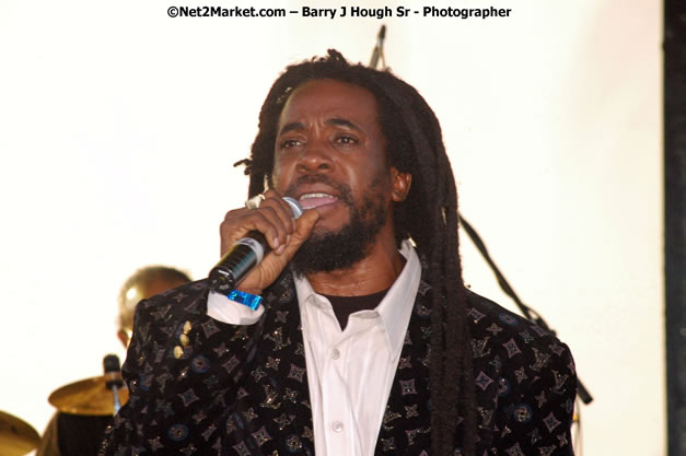 Half Pint - Red Stripe Reggae Sumfest 2007 - Zenith - Saturday, July 21, 2007 - Catherine Hall, Montego Bay, St James, Jamaica W.I. - Negril Travel Guide, Negril Jamaica WI - http://www.negriltravelguide.com - info@negriltravelguide.com...!