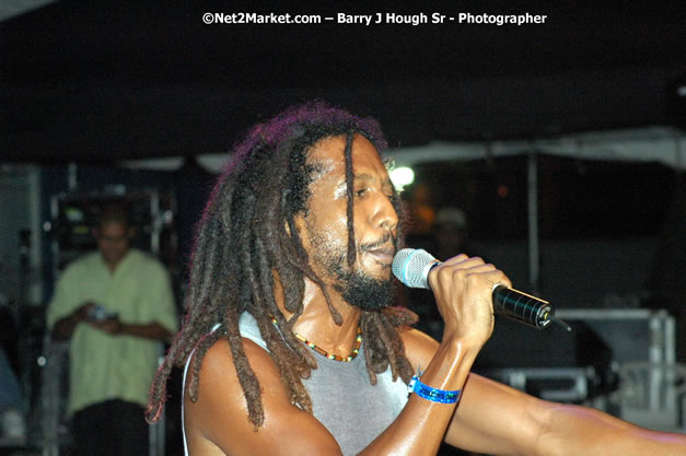 Rootz Underground - Red Stripe Reggae Sumfest 2007 - Zenith - Saturday, July 21, 2007 - Catherine Hall, Montego Bay, St James, Jamaica W.I. - Negril Travel Guide, Negril Jamaica WI - http://www.negriltravelguide.com - info@negriltravelguide.com...!