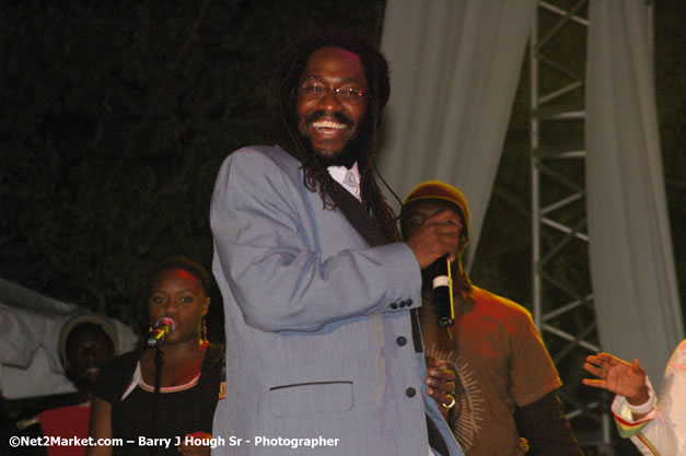 Tarrus Riley - Red Stripe Reggae Sumfest 2007 - Zenith - Saturday, July 21, 2007 - Catherine Hall, Montego Bay, St James, Jamaica W.I. - Negril Travel Guide, Negril Jamaica WI - http://www.negriltravelguide.com - info@negriltravelguide.com...!